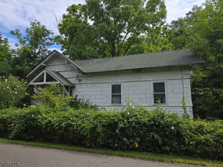 Property Photo: 2 Hewlett Rd NJ 07082