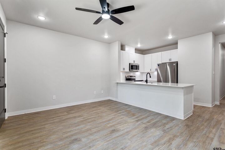 Property Photo:  1174 &Amp 1178 E Earle St  TX 75702 