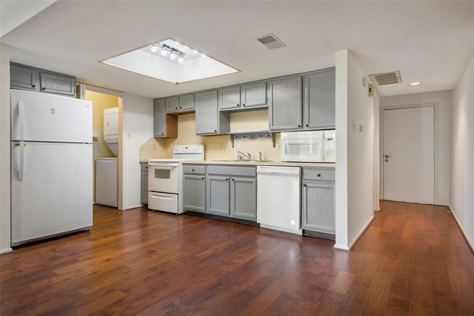 Property Photo:  14777 Wunderlich Drive 811  TX 77069 