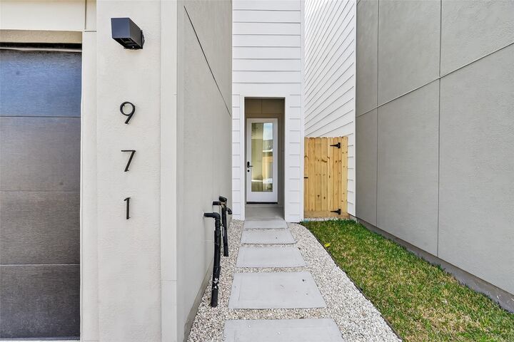 Property Photo:  965 Highland Light Lane  TX 77091 