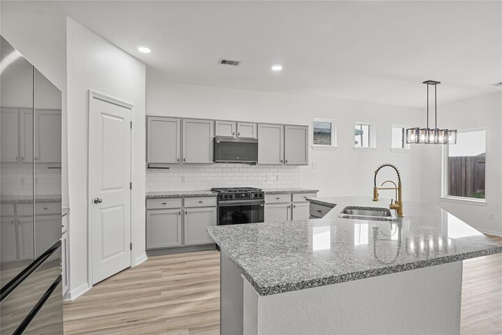 Property Photo: 10511 Kings River Dr TX 77583