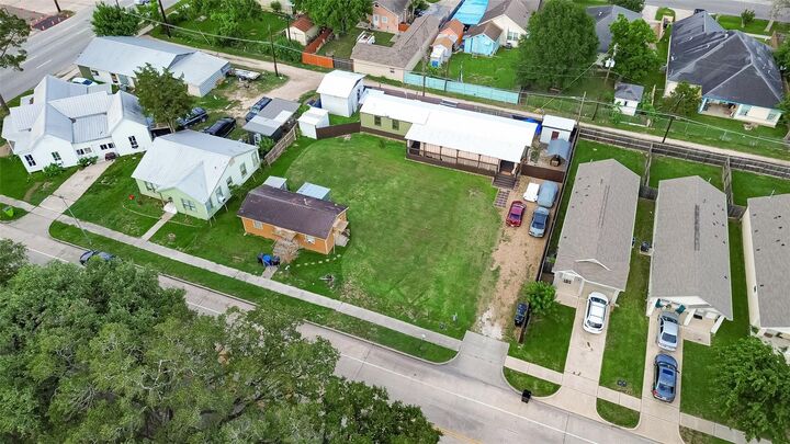 Property Photo: 1113 4th Street TX 77471