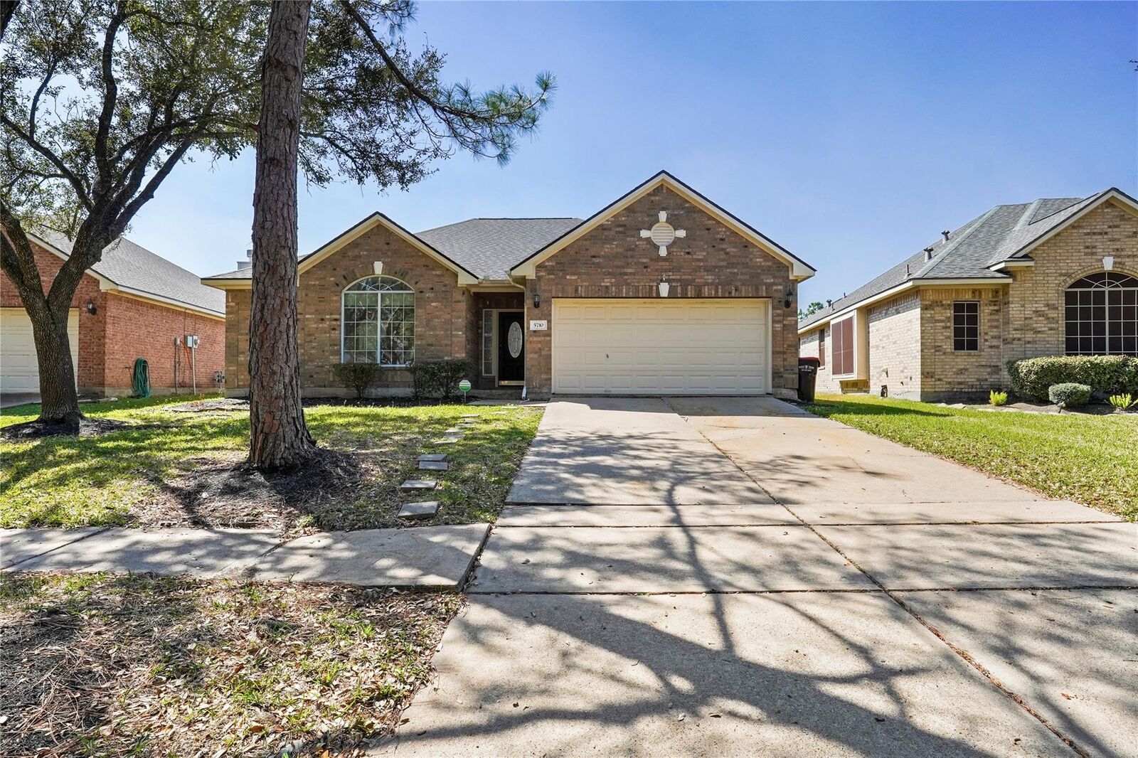 Property Photo: 5710 Shady Hollow Court TX 77583