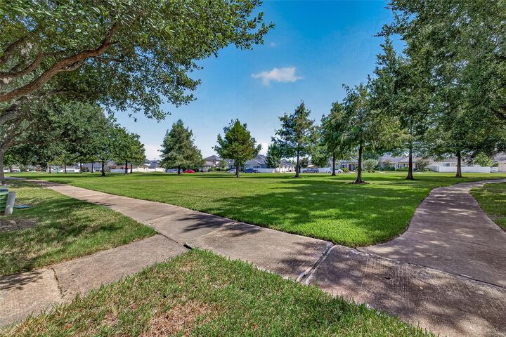 Property Photo: 1613 Palcio Real Drive TX 77047