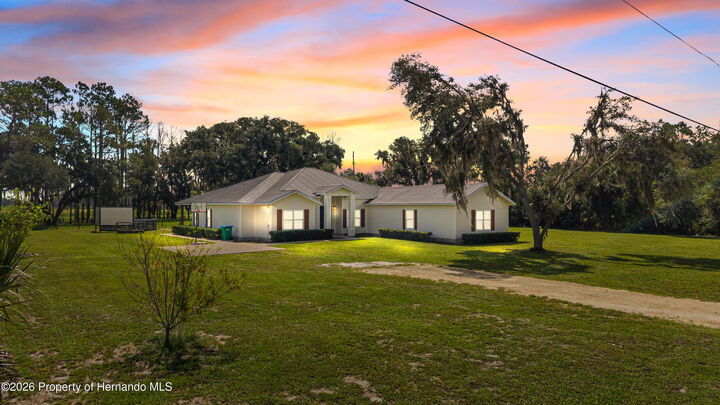 Property Photo: 324 NE 300th Street FL 32628