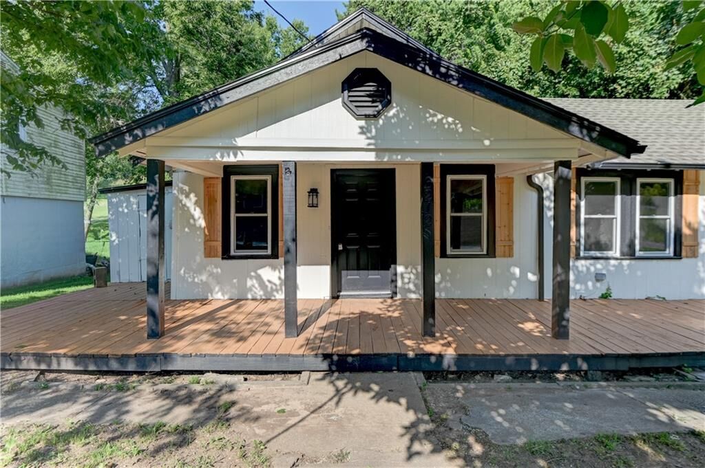 Property Photo: 6212 Eugene Field Road MO 64119
