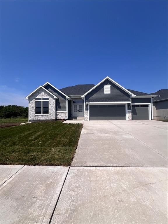 Property Photo: 16268 Baxter Street KS 66030