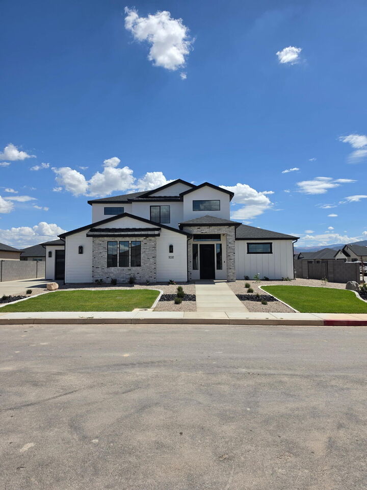 Property Photo: 1030 N Reese St UT 84721