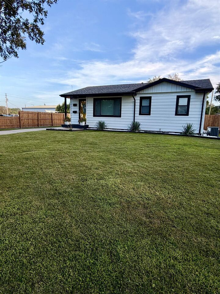 Property Photo: 1912 Bourland Avenue IA 50702