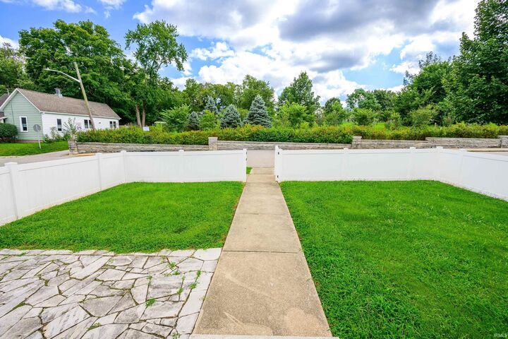 Property Photo: 918 W 4th Street IN 47404