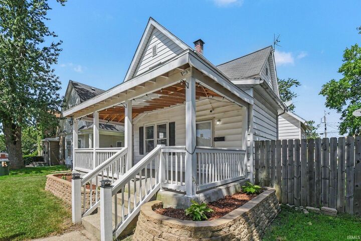 Property Photo: 1119 E Bowman Street IN 46613-3119