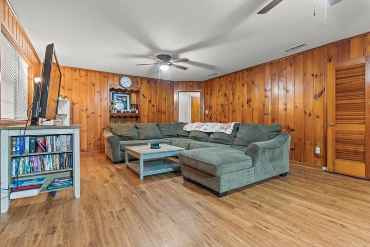Property Photo:  1112 Pine Street  TX 75644 