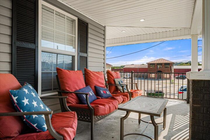 Property Photo: 104 W 14th Street KY 40701