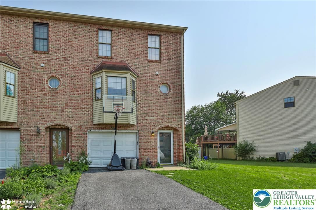 Property Photo: 472 Vera Circle PA 18017