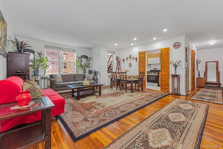 Property Photo:  66-33 Yellowstone Boulevard 5B  NY 11375 