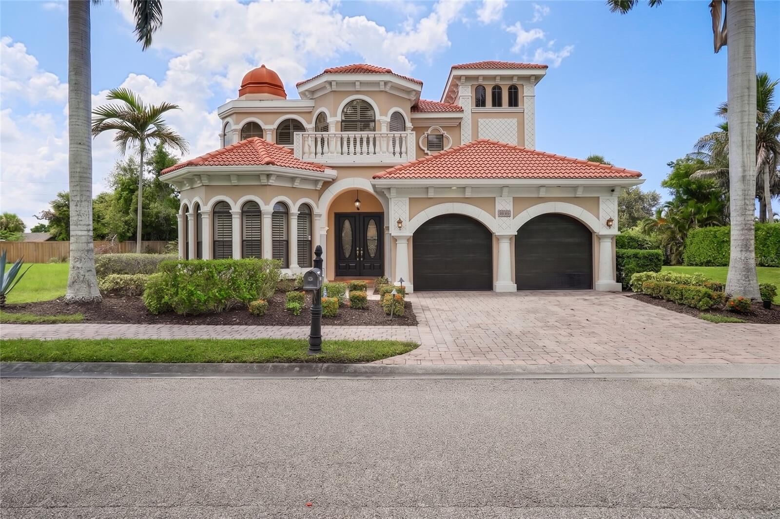 Property Photo:  1650 Assisi Drive 16  FL 34231 
