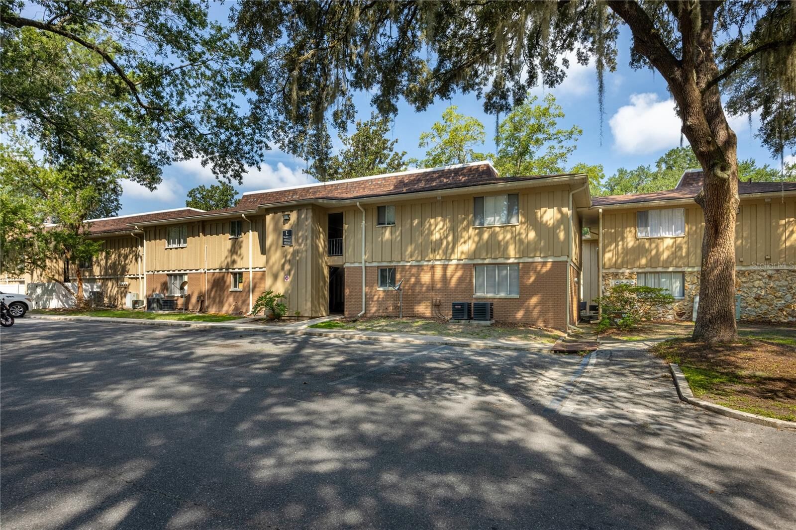 Property Photo: 507 NW 39th Road 122 FL 32607