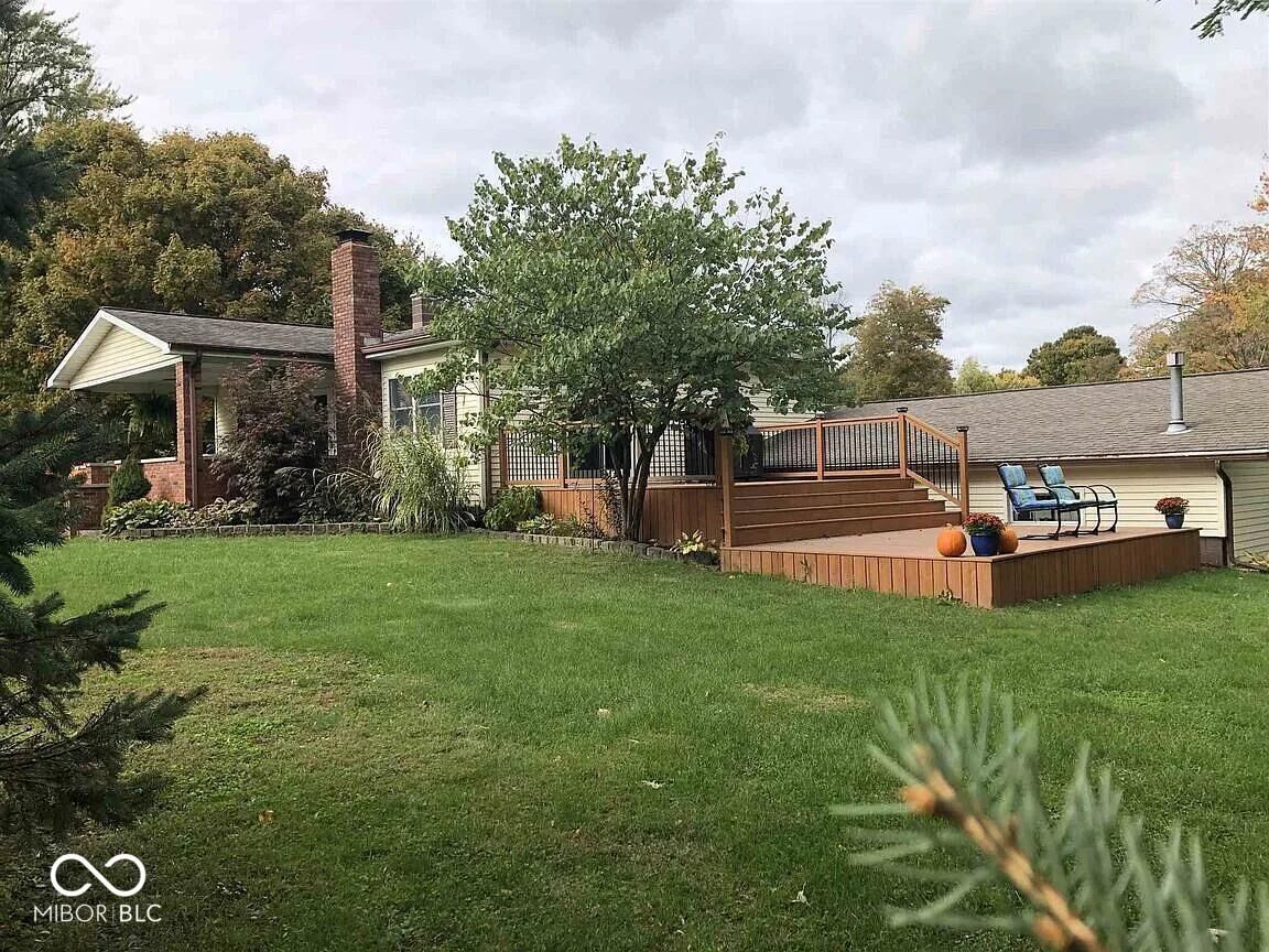 Property Photo: 301 E Elm Street IN 46562