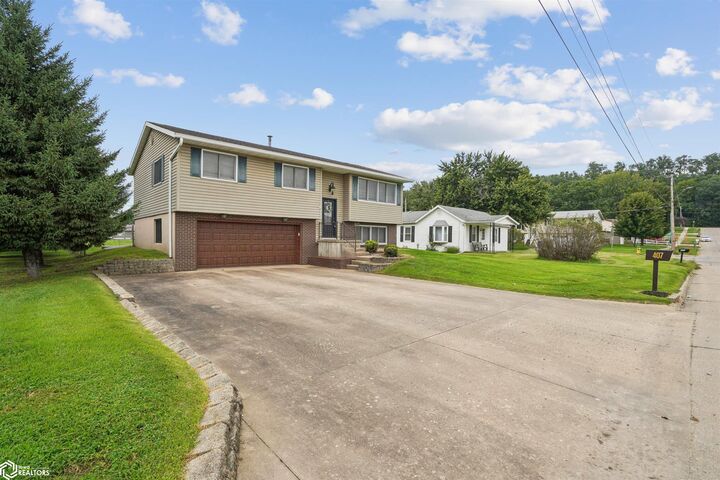 Property Photo: 407 33rd Street IA 52627