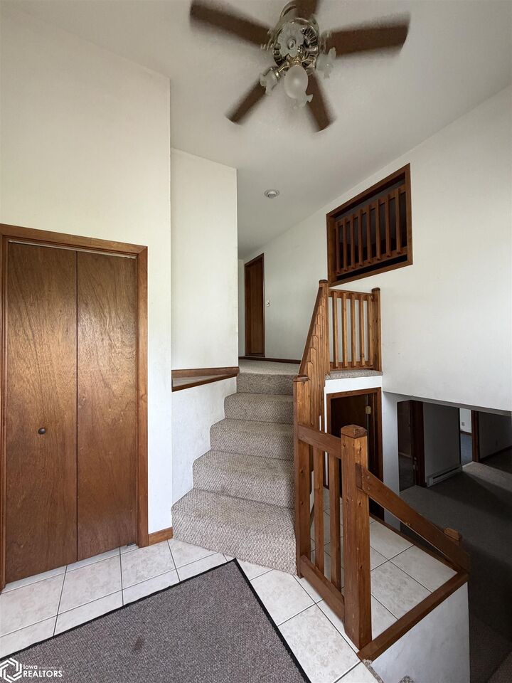 Property Photo:  210 Shady Lane  IA 52655 