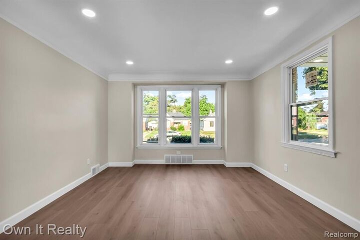 Property Photo: 18500 Asbury Park MI 48235 3070