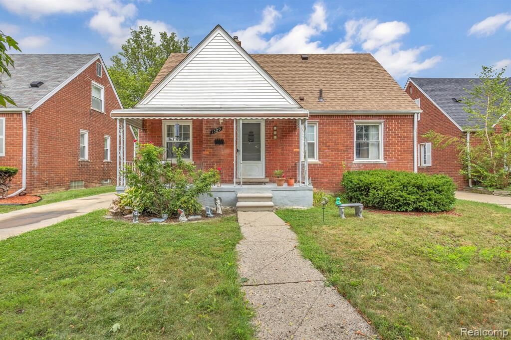 Property Photo:  1520 Michigan Boulevard  MI 48146 3920 