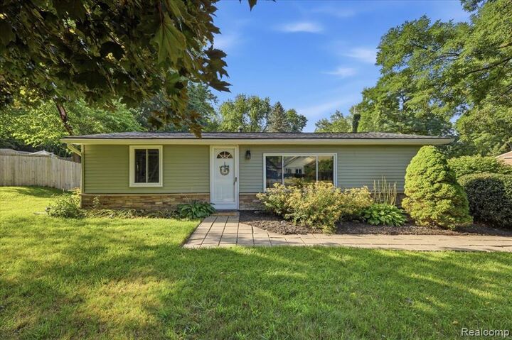 Property Photo: 9239 Villa Crest Drive MI 48346 1864