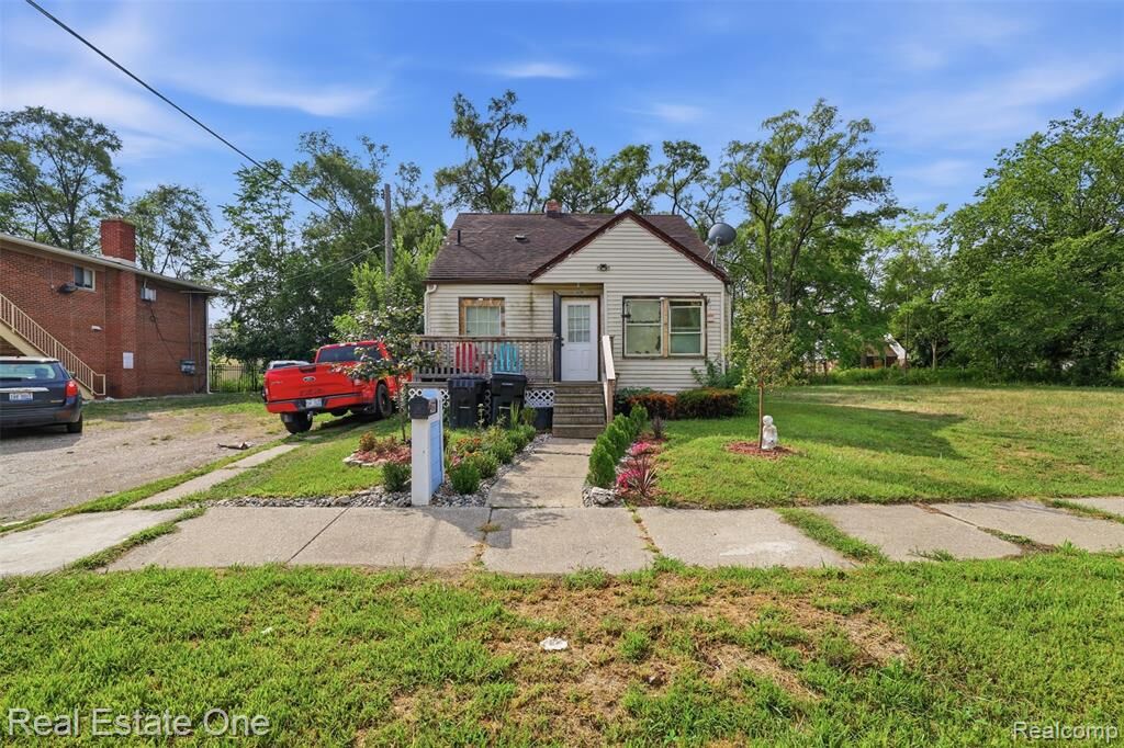 Property Photo: 14320 Maiden Street MI 48213 2055