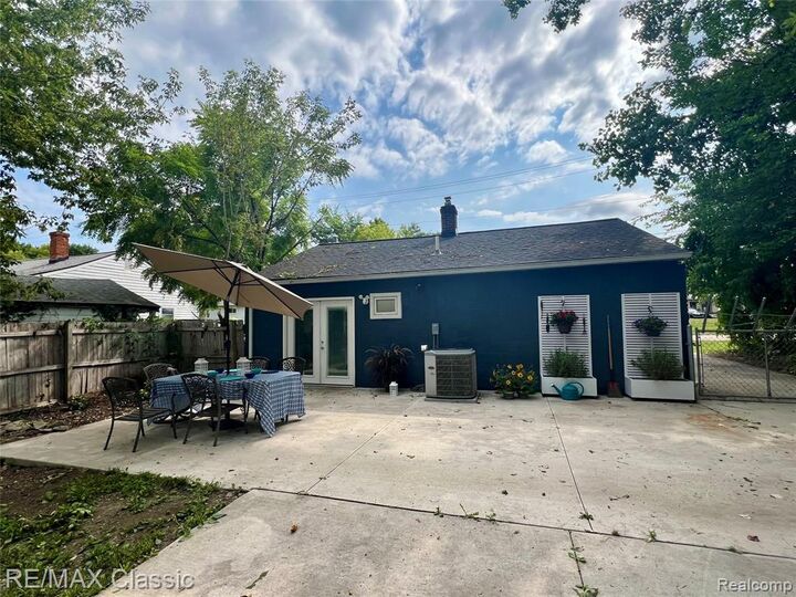 Property Photo: 315 Common Street MI 48390 3413
