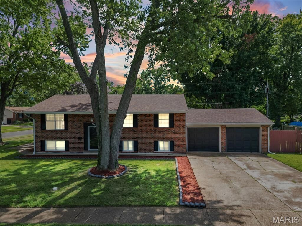 Property Photo: 1460 Fox Run Drive MO 63033