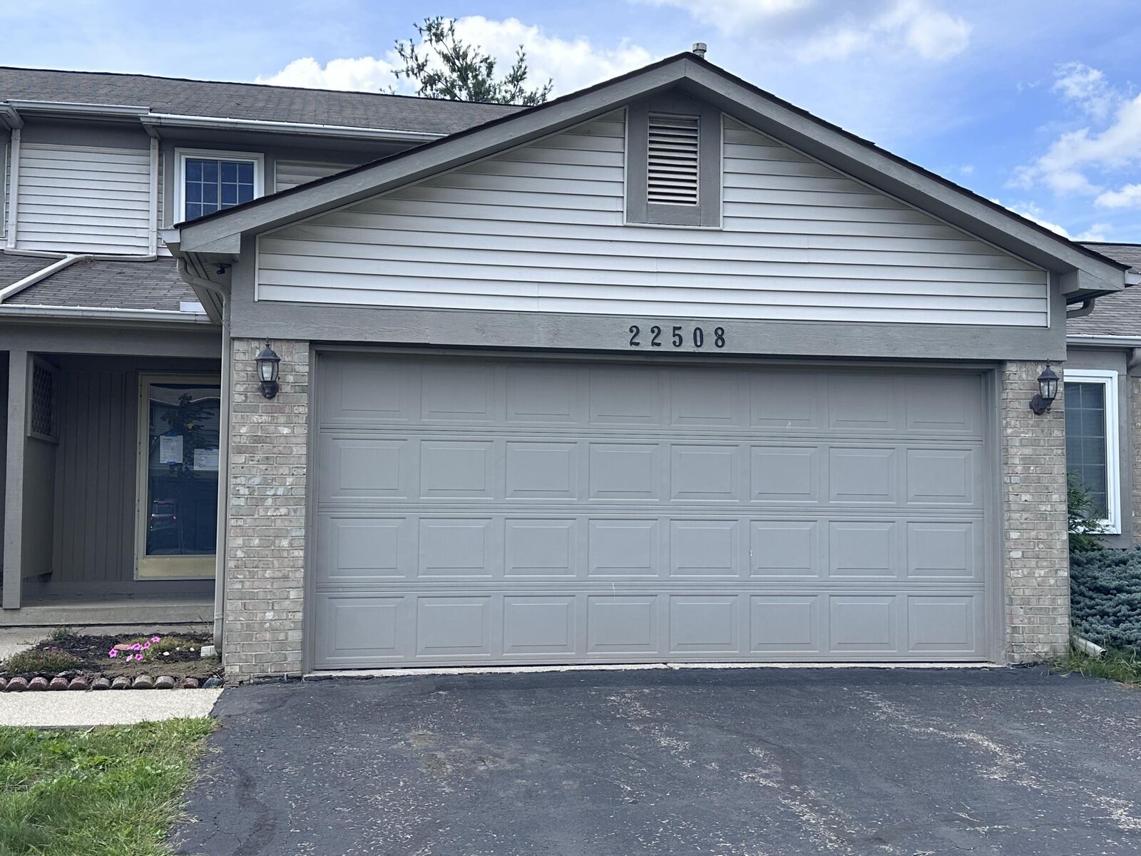 Property Photo:  22508 Silver Creek Drive  MI 48183 