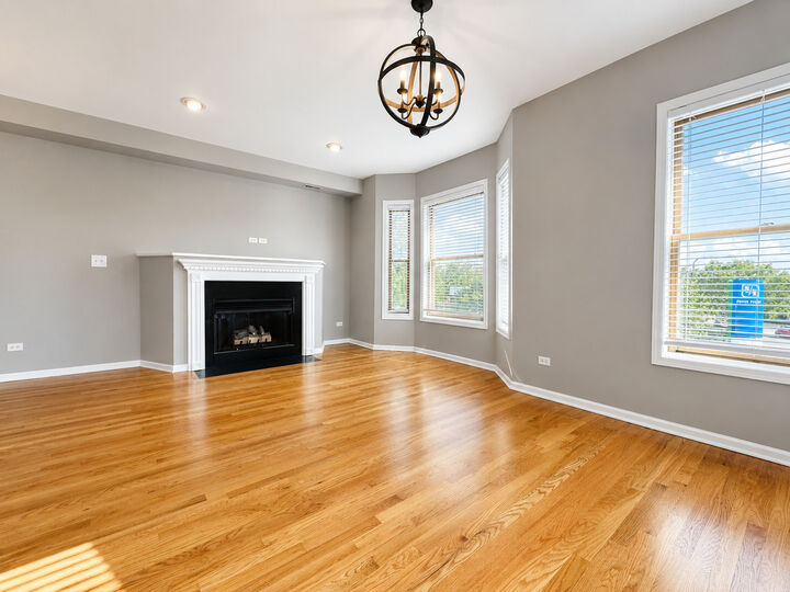 Property Photo:  1966 W Diversey Parkway 2  IL 60614 