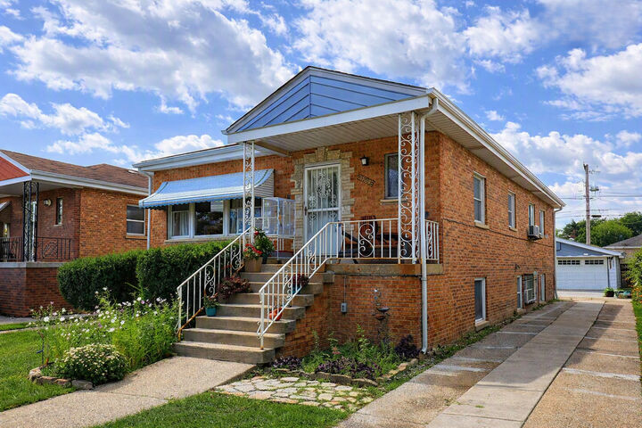 Property Photo: 3724 S 60th Court IL 60804
