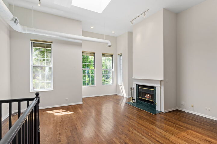 Property Photo:  1710 W Erie Street 301  IL 60622 