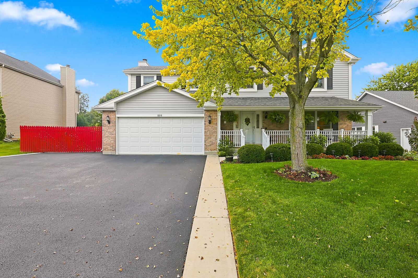 Property Photo:  820 Southwick Drive  IL 60102 