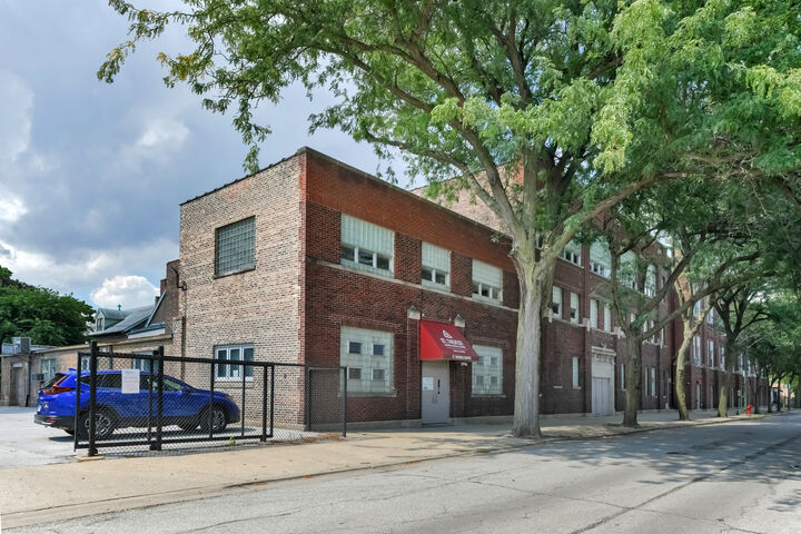 Property Photo:  2812 S Quinn Street  IL 60608 
