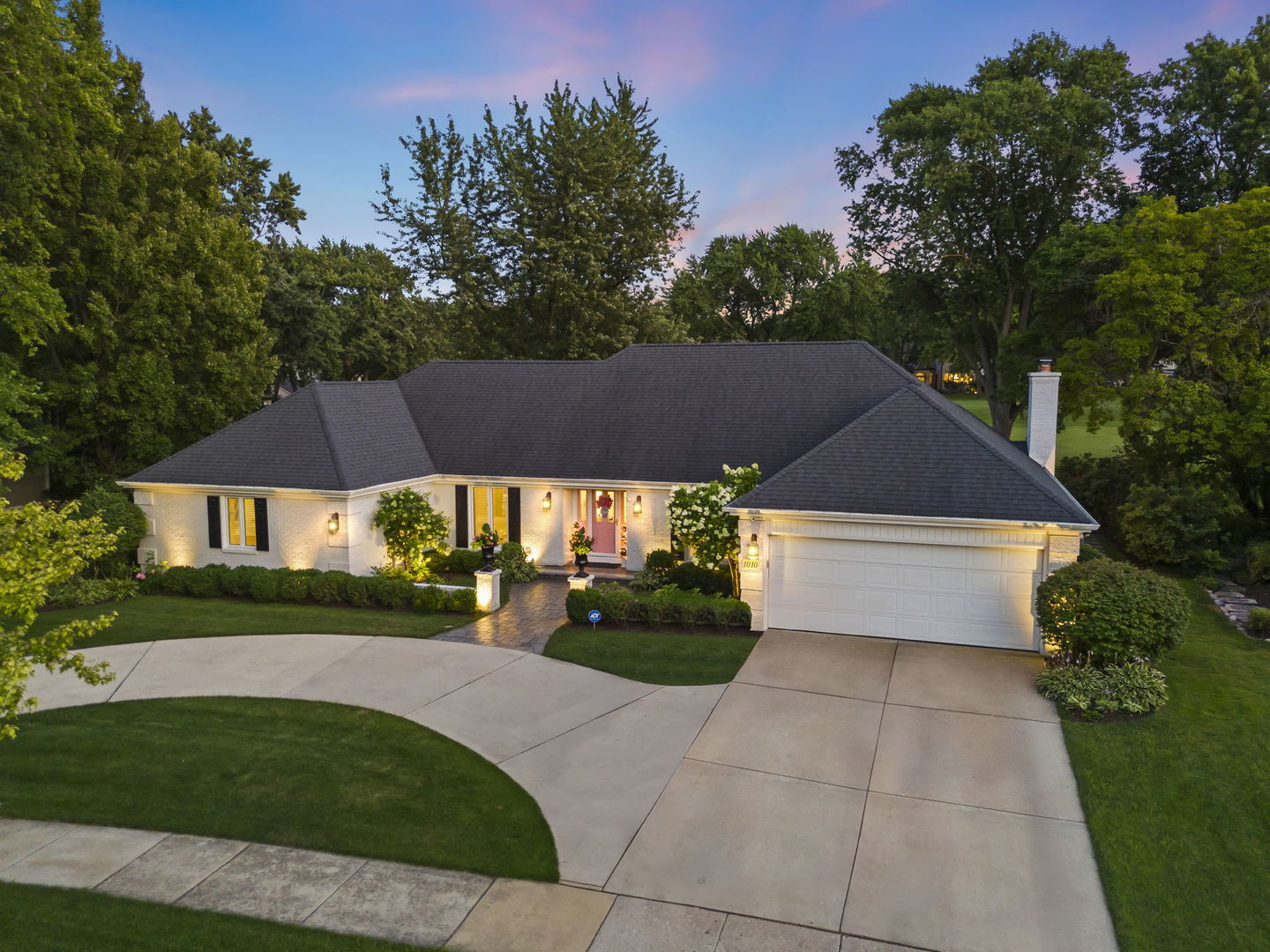 Property Photo:  1010 Thunderbird Lane  IL 60563 