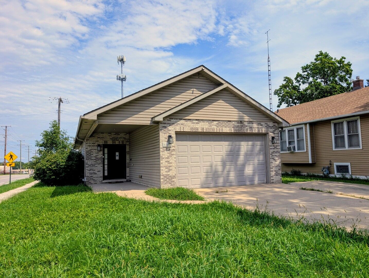Property Photo: 1201 E Chestnut Street IL 60901