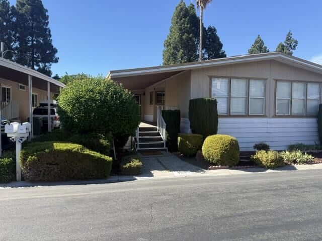 Property Photo: 709 Millstream Drive 709 CA 95125