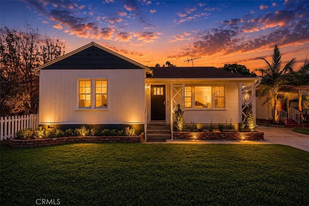Property Photo:  5618 Verdura  CA 90712 