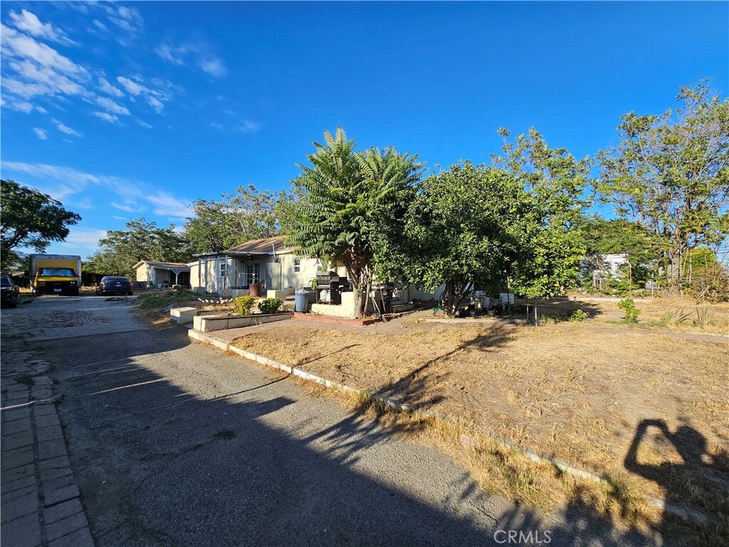 Property Photo: 15350 Randall Avenue CA 92335