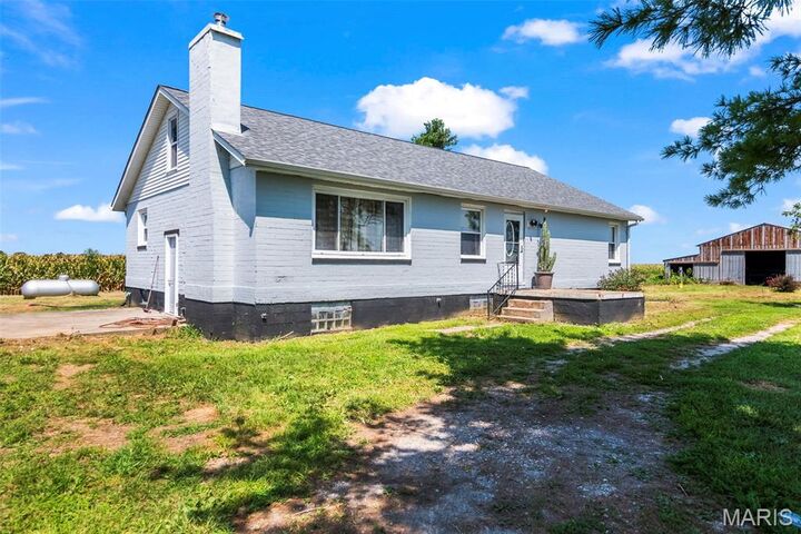 Property Photo: 23946 Grosenheider Road IL 62056