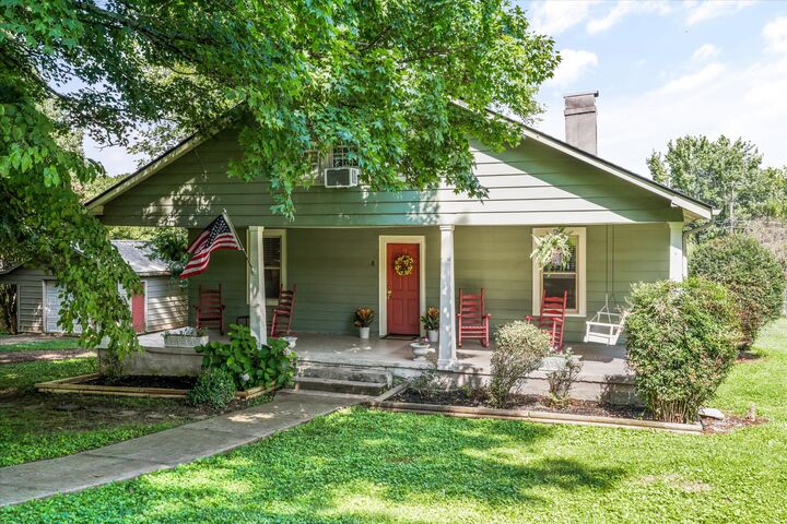 Property Photo: 8 W Farrell St TN 37826