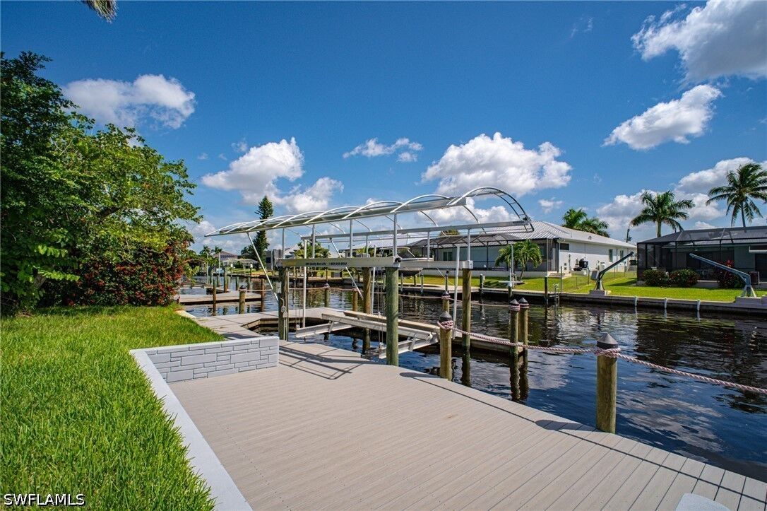 Property Photo:  5259 Skylark Court  FL 33904 