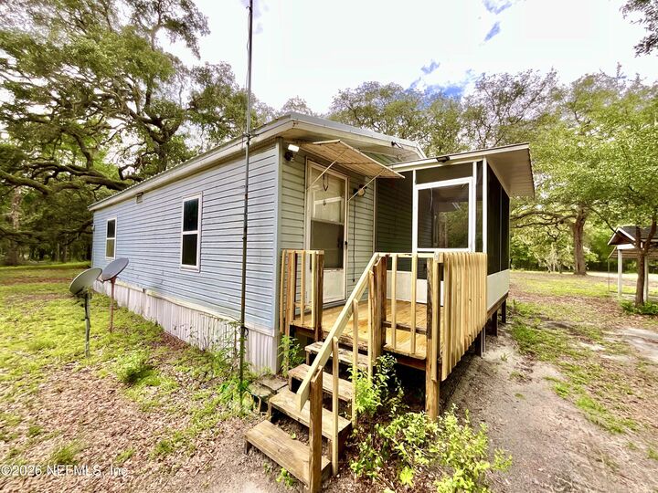 Property Photo:  107 Crystal Lake Drive  FL 32666 
