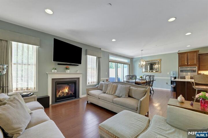 Property Photo:  78 Autumn Way 15  NJ 07645 