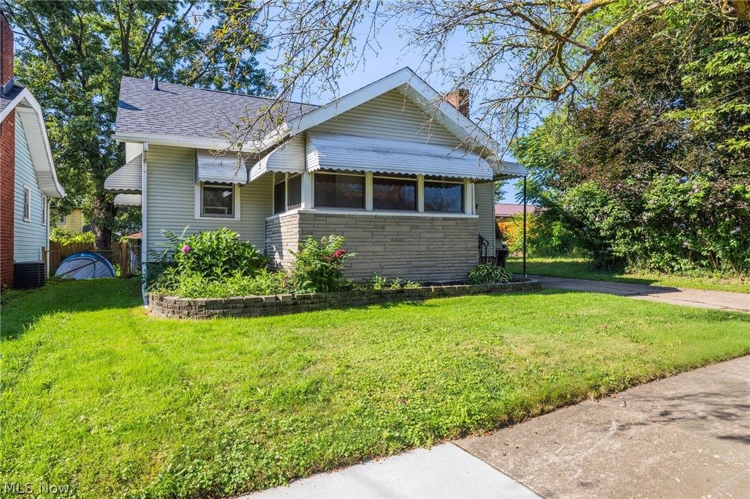 Property Photo: 1010 Georgia Avenue OH 44306