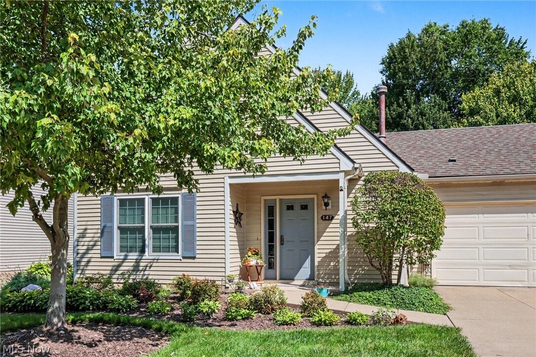 Property Photo: 147 Marwyck Place Lane Place OH 44067