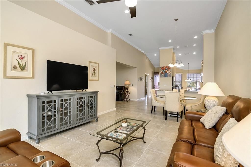 Property Photo: 9440 Benvenuto Ct 3-204 FL 34119