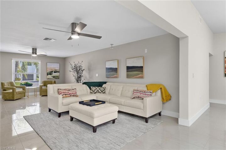 Property Photo:  482 Tradewinds Ave  FL 34108 